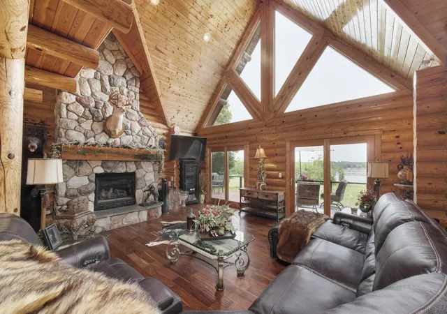 Photo 4 of Single family home for sale at 302 E Kott Rd, Manistee, MI 49660 | MLS# 67026043097 | Listing updated on 2026-08-26