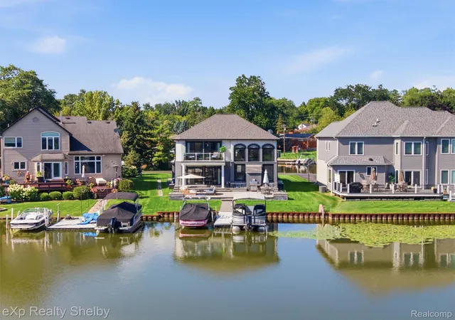 Photo 1 of Single family home for sale at 305 Beverly Estates Dr, Waterford Charter Township Oakland, MI 48328 | MLS# 20261065117 | Listing updated on 2026-09-23