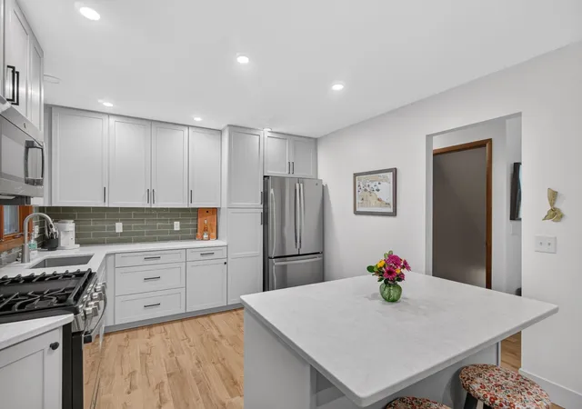 Photo 3 of Single family home for sale at 3552 Lookout Point, Traverse City, MI 49686 | MLS# 78080072429 | Listing updated on 2026-09-16