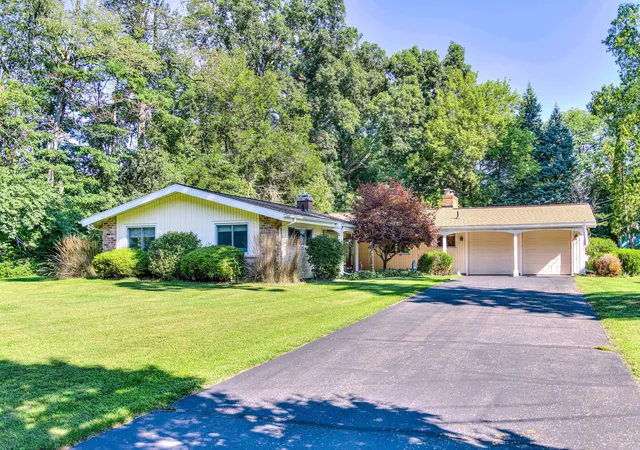 2nd image of 1844 N Walmont Rd, Jackson, MI 49203 | MLS# 55026043105