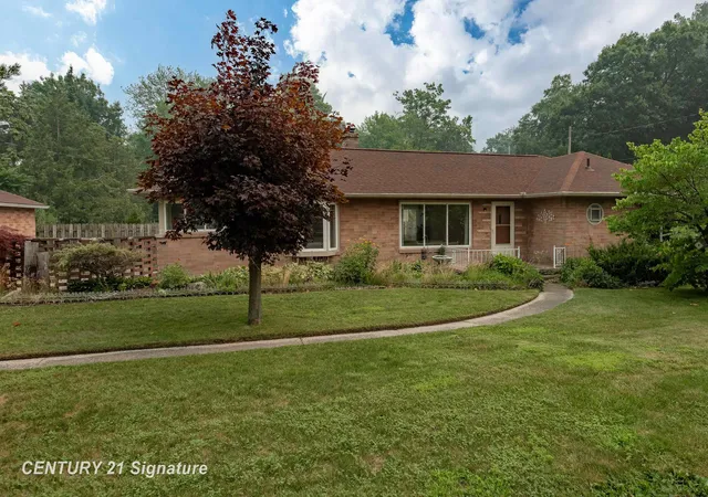 Photo 2 of Single family home for sale at 103 Lincoln Dr, Bay City, MI 48706 | MLS# 61050218719 | Listing updated on 2026-08-18