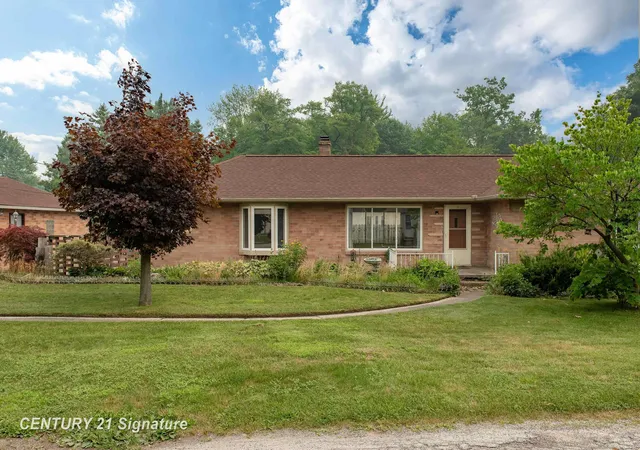 Photo 3 of Single family home for sale at 103 Lincoln Dr, Bay City, MI 48706 | MLS# 61050218719 | Listing updated on 2026-08-18