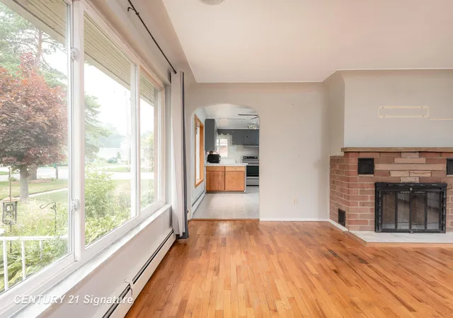Photo 3 of Single family home for sale at 103 Lincoln Dr, Bay City, MI 48706 | MLS# 61050218719 | Listing updated on 2026-08-18