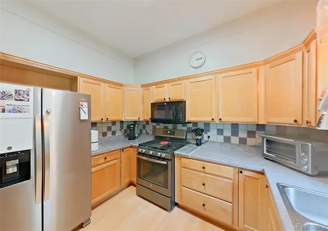 Photo 3 of Single family home for sale at 5307 Edgelake Dr, Hamburg Township Livingston, MI 48169 | MLS# 20261065149 | Listing updated on 2026-09-11