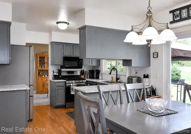 5th image of 22103 Cherrylawn Dr, Flat Rock, MI 48134 | MLS# 20261065153