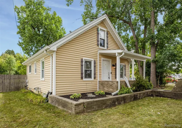 2nd image of 4465 S Center Rd, Burton, MI 48519 | MLS# 20261065160