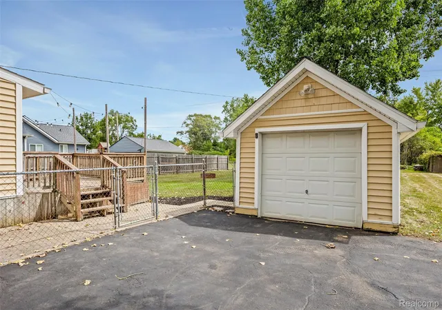 4th image of 4465 S Center Rd, Burton, MI 48519 | MLS# 20261065160
