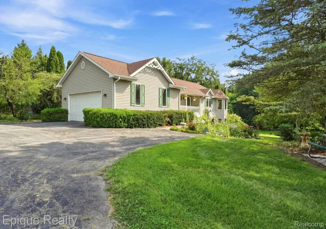 Photo 1 of Single family home for sale at 11315 Lippincott Blvd E, Davison, MI 48423 | MLS# 20261065161 | Listing updated on 2026-09-04