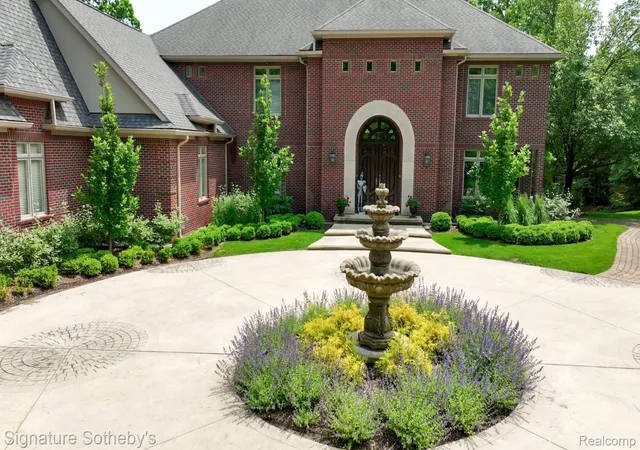Photo 3 of Single family home for sale at 5001 Forest Valley, Clarkston, MI 48348 | MLS# 20261065164 | Listing updated on 2026-08-18