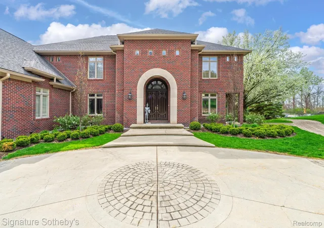 Photo 4 of Single family home for sale at 5001 Forest Valley, Clarkston, MI 48348 | MLS# 20261065164 | Listing updated on 2026-08-18