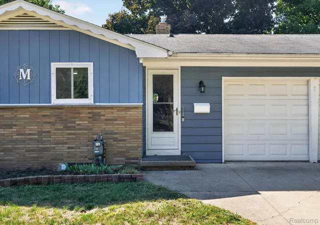 Photo 4 of Single family home for sale at 501 Dale St, Flushing, MI 48433 | MLS# 20261065166 | Listing updated on 2026-08-28