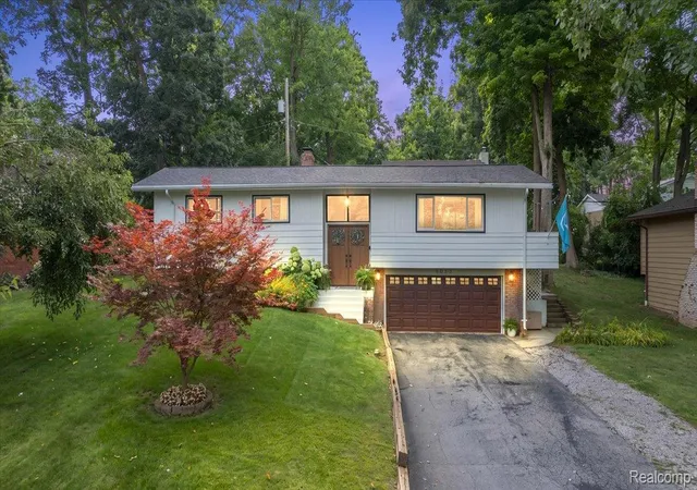 Photo 1 of Sale Pending at 6023 Paramus, Clarkston, MI 48346 | MLS# 20261065169 | Listing updated on 2026-09-11