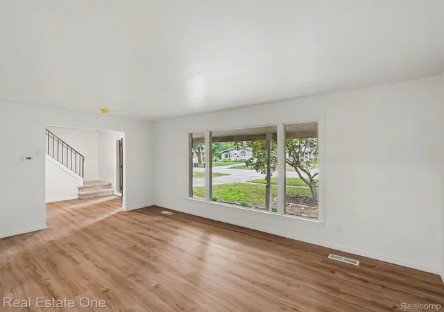 Photo 4 of Single family home for sale at 15562 Levan Rd, Livonia, MI 48154 | MLS# 20261065168 | Listing updated on 2026-09-10
