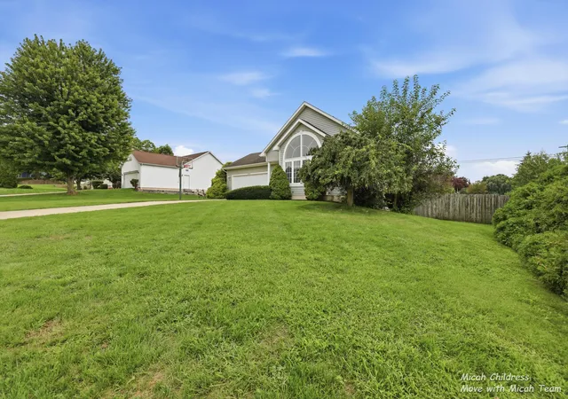 2nd image of 2700 Cape Coral Dr Sw, Wyoming, MI 49418 | MLS# 65026043132