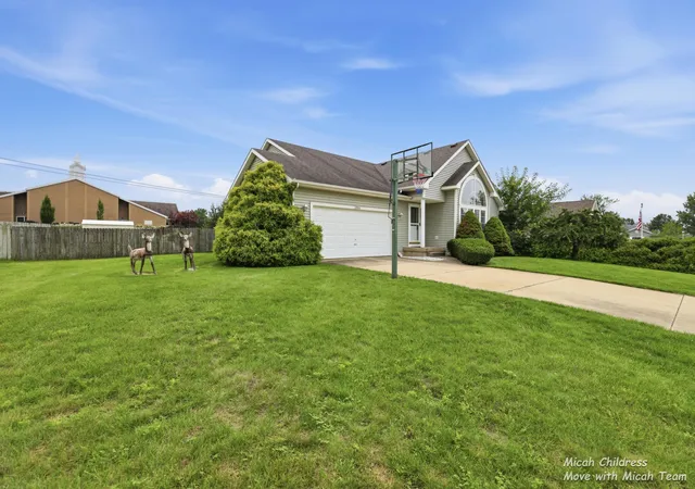 3rd image of 2700 Cape Coral Dr Sw, Wyoming, MI 49418 | MLS# 65026043132
