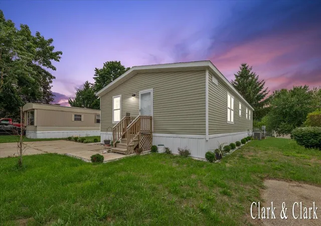 2nd image of 1760 Veronica St Se, Lowell, MI 49331 | MLS# 65026043131