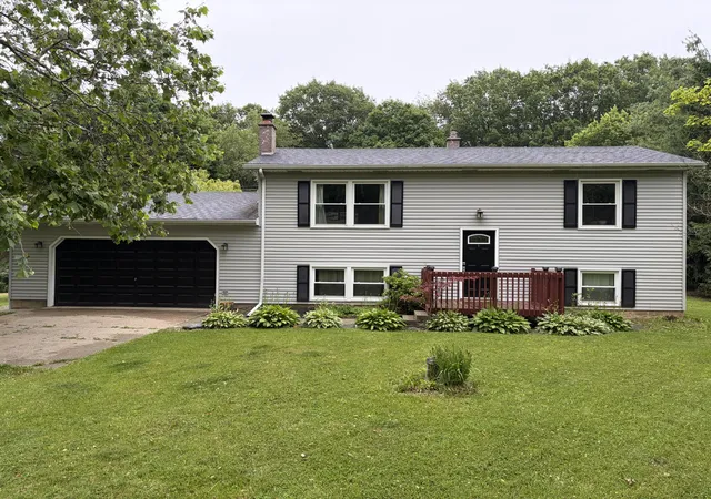 1st image of 1313 Battle Creek Rd, Charlotte, MI 48813 | MLS# 81026043118