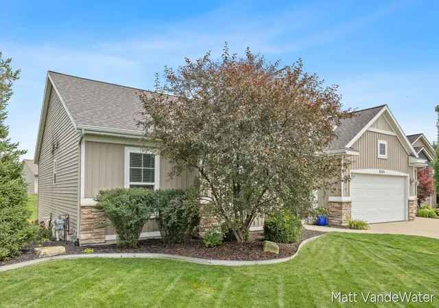 Photo 3 of Single family home for sale at 3501 Tearose Dr, Hudsonville, MI 49426 | MLS# 65026043126 | Listing updated on 2026-09-17