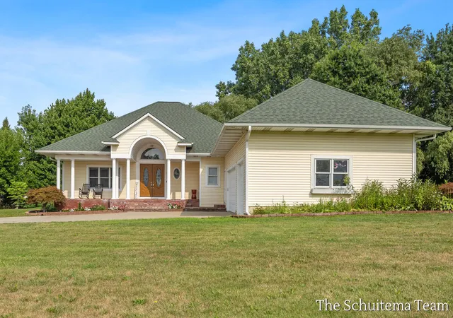 3rd image of 6219 Walton Heath Dr, Hudsonville, MI 49426 | MLS# 65026043125