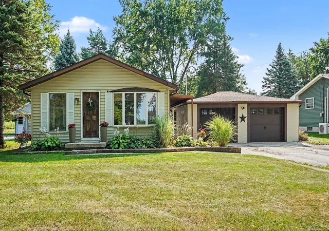 Photo 2 of Single family home for sale at 5111 S 2 Mile Rd, Bay City, MI 48706 | MLS# 61050218733 | Listing updated on 2026-09-11