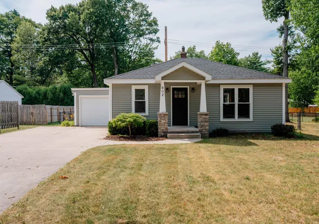 1st image of 602 Cromwell Dr, Traverse City, MI 49686 | MLS# 78080072433