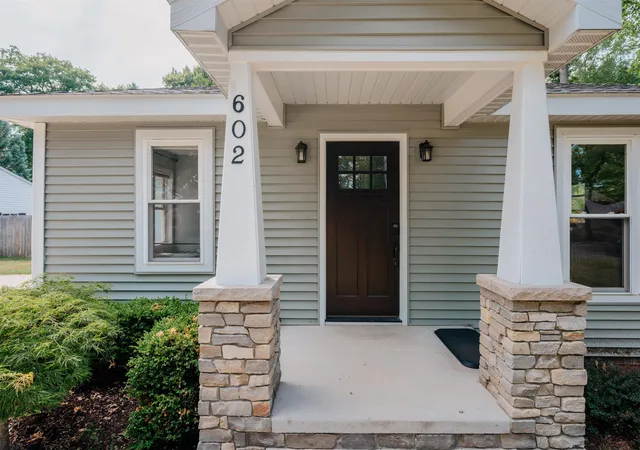 2nd image of 602 Cromwell Dr, Traverse City, MI 49686 | MLS# 78080072433
