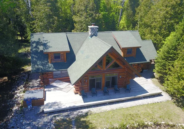 Photo 4 of Single family home for sale at 34014 S Sturgeon Bay Rd, Drummond Island, MI 49726 | MLS# 66026043134 | Listing updated on 2026-08-17