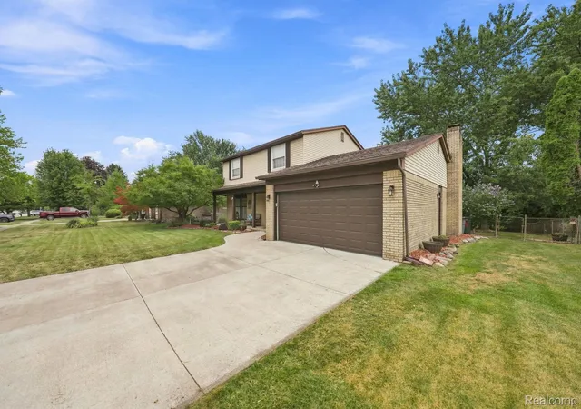 Photo 3 of Single family home for sale at 19011 Gill Rd, Livonia, MI 48152 | MLS# 20261065184 | Listing updated on 2026-10-10