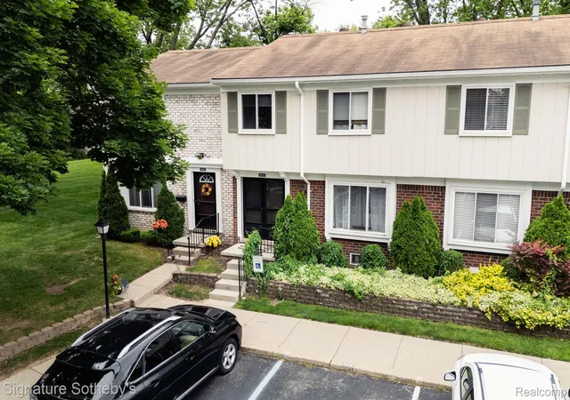 Photo 3 of Condo for sale at 1863 Newporte, Royal Oak, MI 48073 | MLS# 20261065189 | Listing updated on 2026-09-13