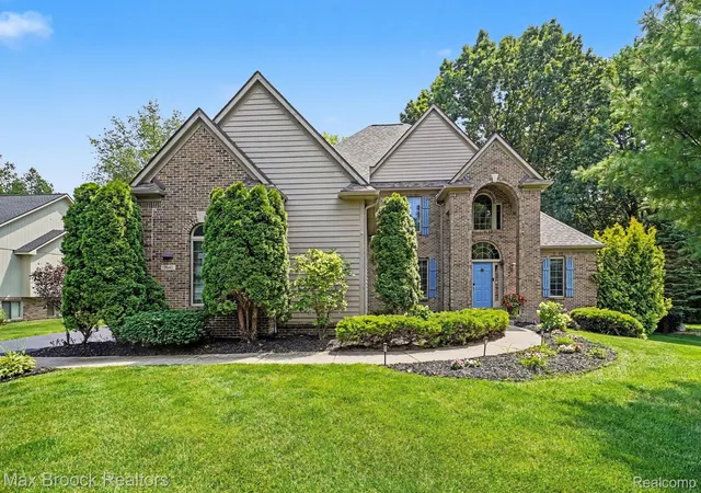 Photo 1 of Sale Pending at 9843 Oak Valley Dr, Clarkston, MI 48348 | MLS# 20261065192 | Listing updated on 2026-09-10