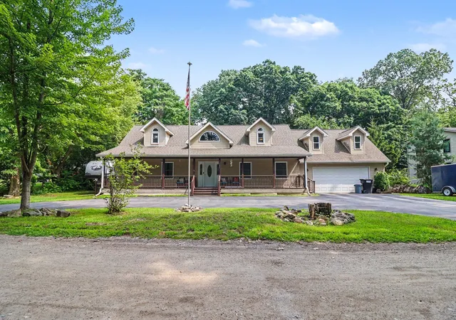 Photo 1 of Single family home for sale at 11991 Portage Lake Ave, Pinckney, MI 48169 | MLS# 81026043143 | Listing updated on 2026-09-10