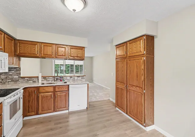 Photo 4 of Condo for sale at 4950 Weston Ave, Kalamazoo, MI 49006 | MLS# 66026043145 | Listing updated on 2026-09-14