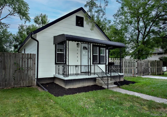 Photo 3 of Single family home for sale at 1453 Camden St, Ferndale, MI 48220 | MLS# 20261065195 | Listing updated on 2026-08-20