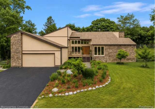 Photo 1 of Single family home for sale at 4566 Walden Dr, Bloomfield Hills, MI 48301 | MLS# 20261065196 | Listing updated on 2026-09-13