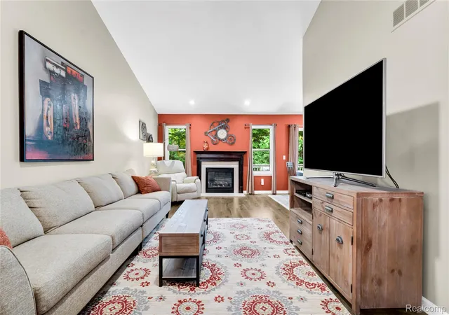 Listing Photo 3 - Condo for sale in building located at 12045 Hickory W, Utica, MI 48315