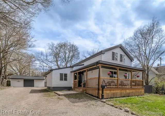 2nd image of 515 S Michigan Ave, Howell, MI 48843 | MLS# 20261065215
