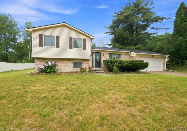 3rd image of 32 S Eastway Dr, Pontiac City Oakland, MI 48342 | MLS# 20261065217