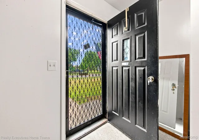 4th image of 32 S Eastway Dr, Pontiac City Oakland, MI 48342 | MLS# 20261065217