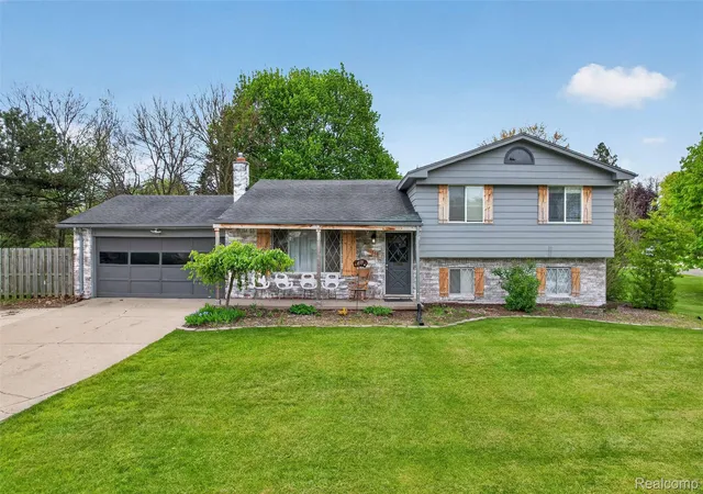 Photo 1 of Single family home for sale at 11479 Farmhill Dr, Fenton, MI 48430 | MLS# 20261065221 | Listing updated on 2026-08-18