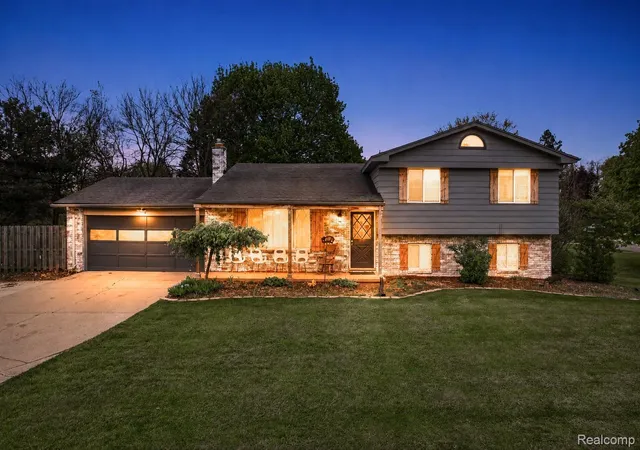 Photo 2 of Single family home for sale at 11479 Farmhill Dr, Fenton, MI 48430 | MLS# 20261065221 | Listing updated on 2026-08-18
