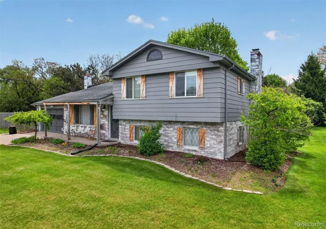 Photo 3 of Single family home for sale at 11479 Farmhill Dr, Fenton, MI 48430 | MLS# 20261065221 | Listing updated on 2026-08-18