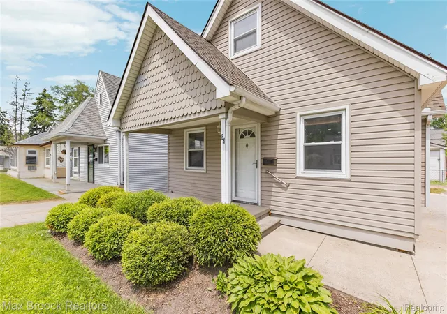 Photo 3 of Single family home for sale at 84 W Browning Ave, Hazel Park, MI 48030 | MLS# 20261065223 | Listing updated on 2026-08-18