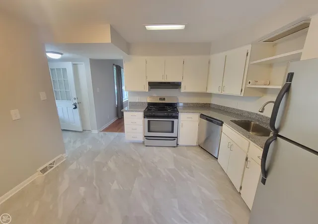 Photo 4 of Single family home for sale at 12531 Common Rd, Warren, MI 48093 | MLS# 58050218747 | Listing updated on 2026-09-10