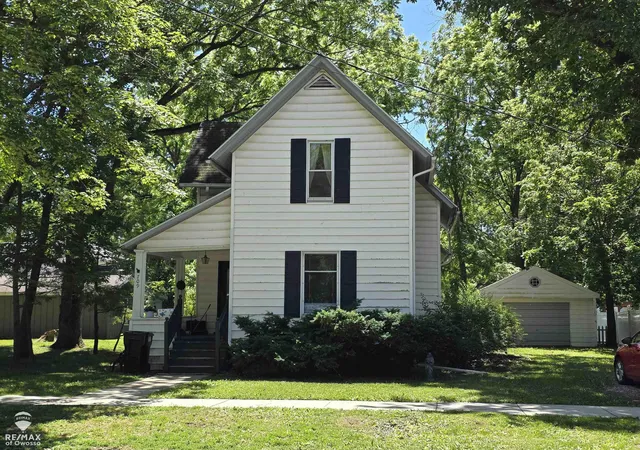 Photo 2 of Single family home for sale at 709 Lee St, Owosso, MI 48867 | MLS# 60050218750 | Listing updated on 2026-09-18