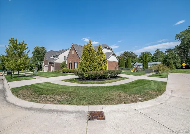 Photo 4 of Single family home for sale at 48850 Austrian Pine Dr, Macomb Township Macomb, MI 48044 | MLS# 20261065227 | Listing updated on 2026-08-28