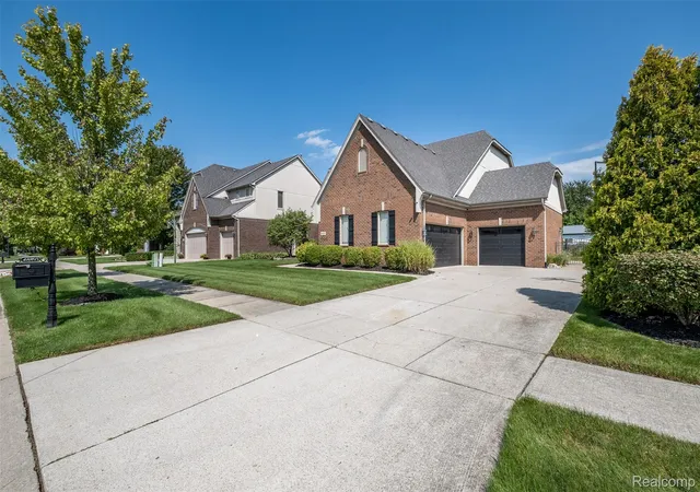 Photo 5 of Single family home for sale at 48850 Austrian Pine Dr, Macomb Township Macomb, MI 48044 | MLS# 20261065227 | Listing updated on 2026-08-28