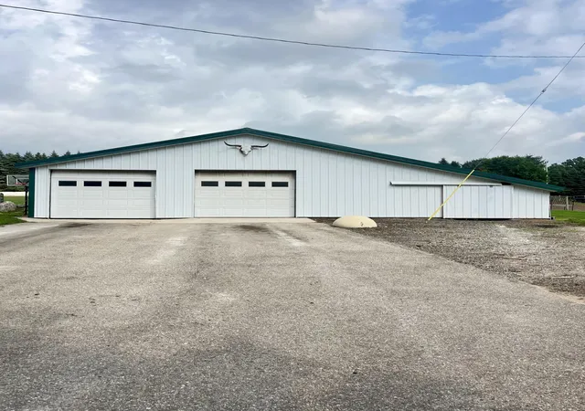 3rd image of 4724 Flat River Trl, Belding, MI 48809 | MLS# 62026043168