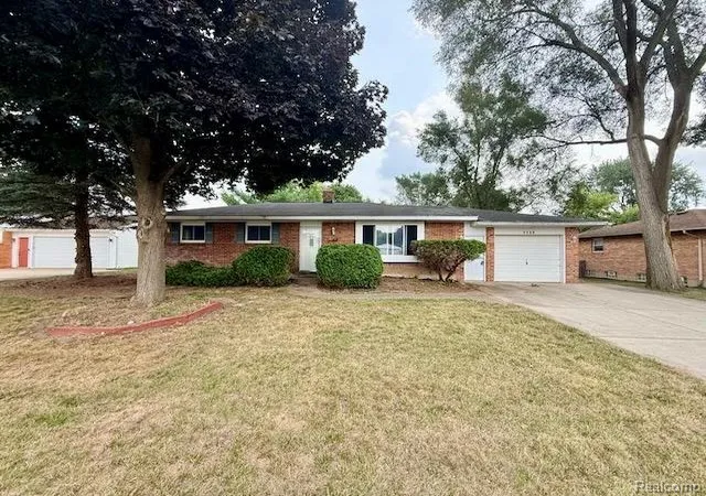 Photo 1 of Single family home for sale at 1300 Edgeorge St, Waterford Charter Township Oakland, MI 48327 | MLS# 20261065235 | Listing updated on 2026-09-09