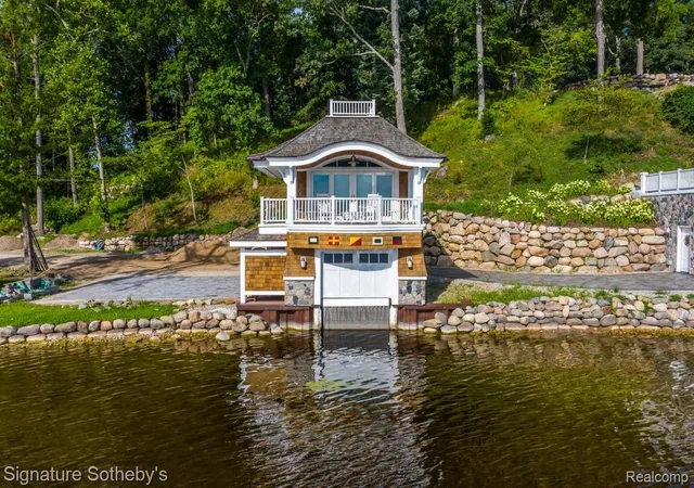 2nd image of 14620 Edgewater Dr, Gregory, MI 48137 | MLS# 20261065238