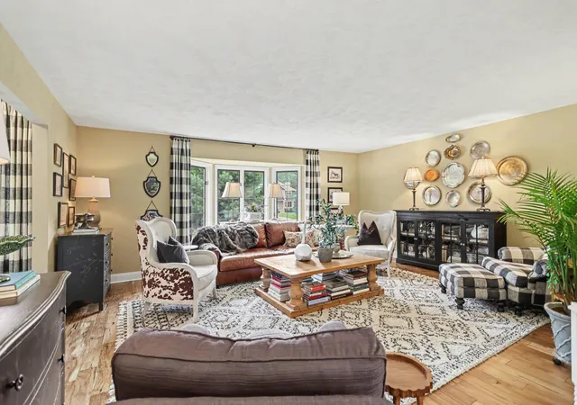 4th image of 129 Minges Hills Dr, Battle Creek, MI 49015 | MLS# 64026043173